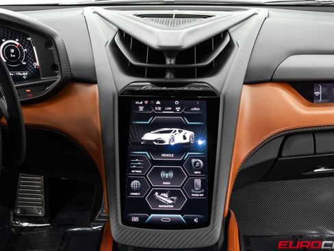 Used 2025 Lamborghini Revuelto AWD/4WD image 38