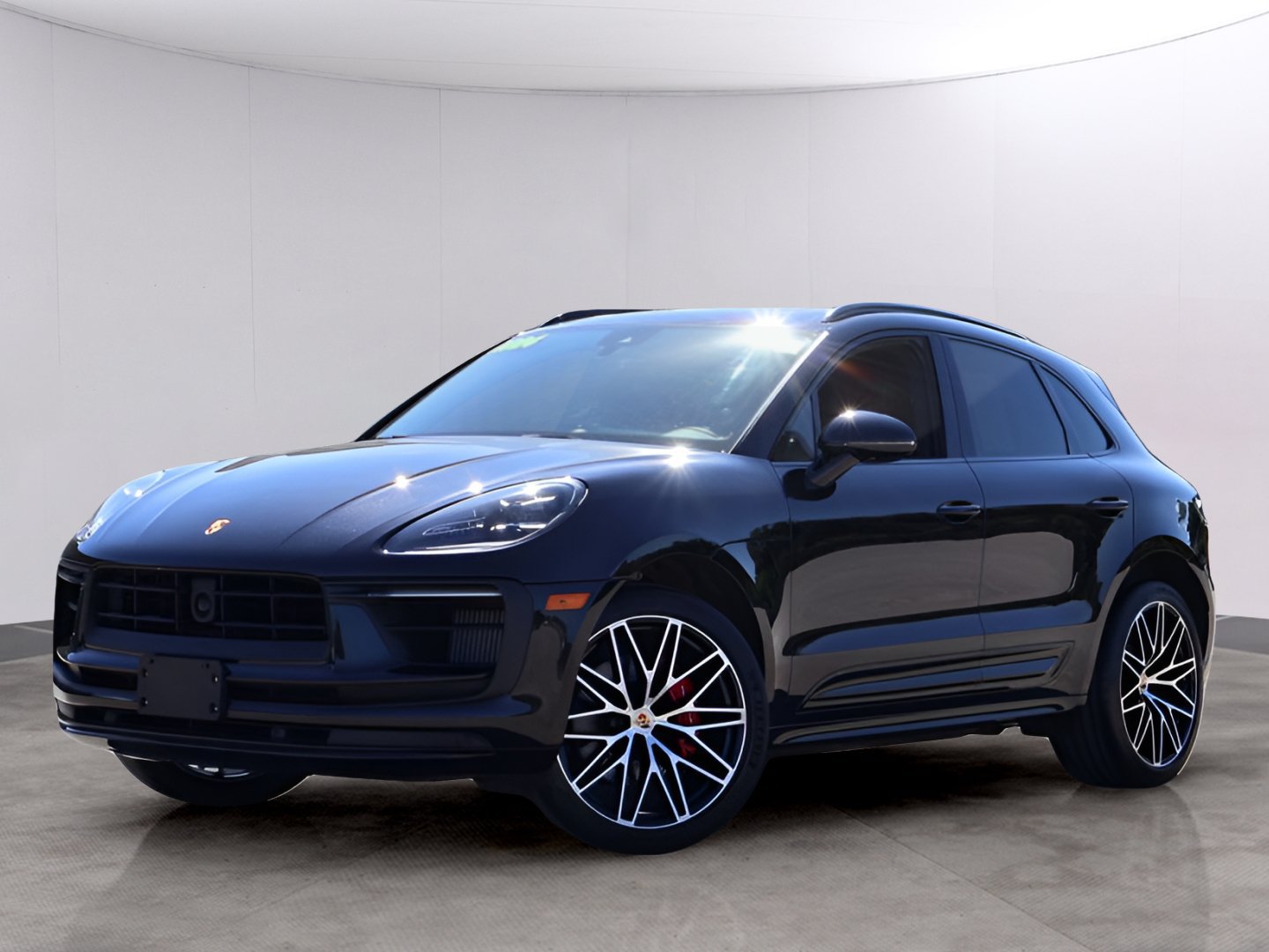 Certified 2024 Porsche Macan S w/ Premium Plus Package AWD/4WD image 1