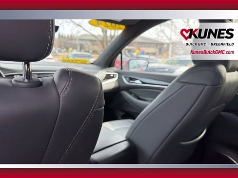 Used 2024 Buick Enclave Premium AWD/4WD image 31