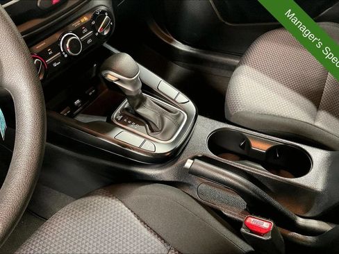 Used 2025 Kia Soul LX w/ LX Technology Package FWD image 17