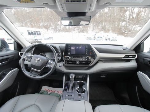 Used 2022 Toyota Highlander XLE image 33