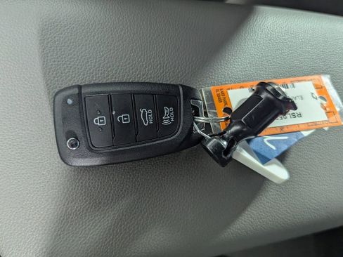 Used 2025 Hyundai Elantra SE image 26