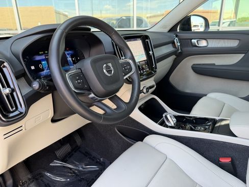 Used 2025 Volvo XC40 B5 Plus w/ Protection Package Premier AWD/4WD image 33