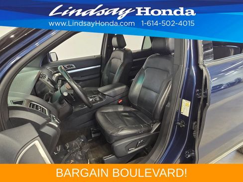 Used 2016 Ford Explorer XLT w/ Equipment Group 202A AWD/4WD image 13