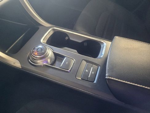 Used 2020 Ford Fusion SE FWD image 26