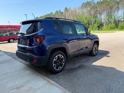 Used 2017 Jeep Renegade Trailhawk w/ Premium Trailhawk Package AWD/4WD image 4