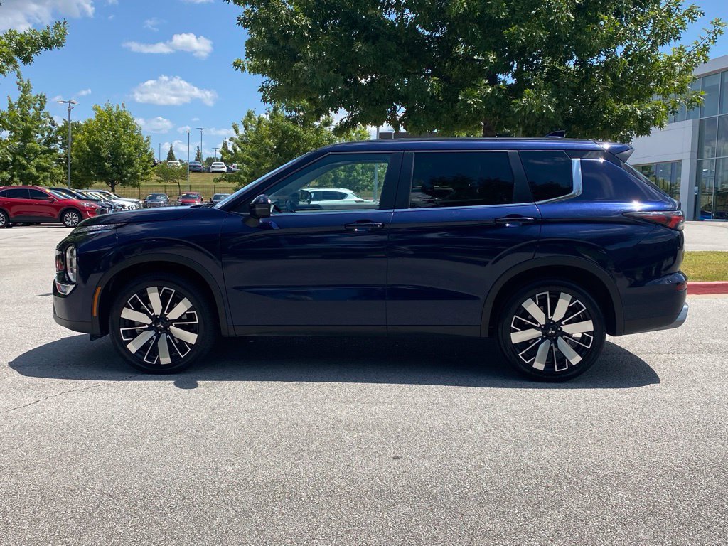 Used 2025 Mitsubishi Outlander SE AWD/4WD image 4