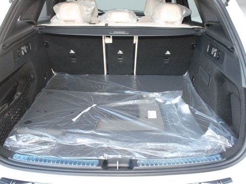 Used 2026 Mercedes-Benz GLC 300 4MATIC image 32