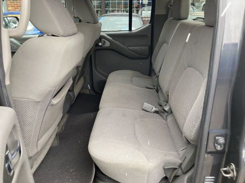 Used 2012 Nissan Frontier SV image 10