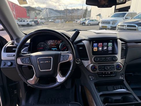 Used 2019 GMC Yukon XL Denali image 9