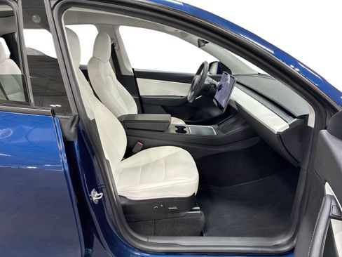 Certified 2021 Tesla Model Y Long Range AWD/4WD image 13