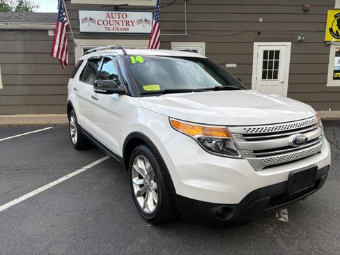 Used 2014 Ford Explorer XLT w/ Equipment Group 202A AWD/4WD image 3