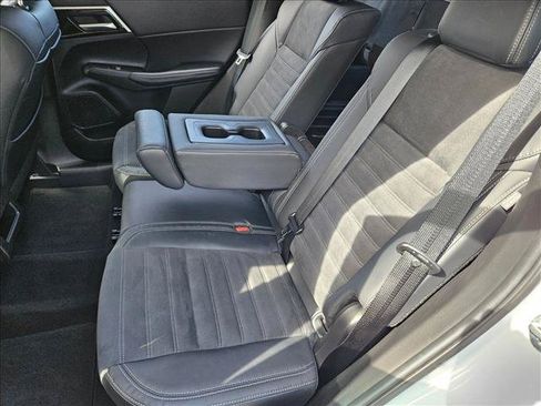 Used 2023 Mitsubishi Outlander SE FWD image 18