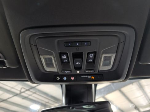 Used 2022 GMC Sierra 3500 Denali AWD/4WD image 13