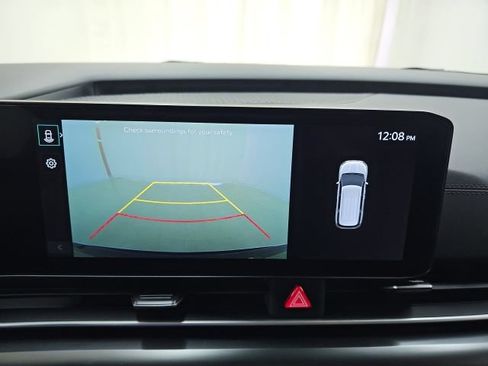 Used 2025 Kia Carnival FWD image 8
