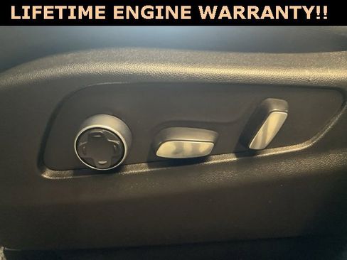 Used 2024 Cadillac XT4 Premium Luxury image 13