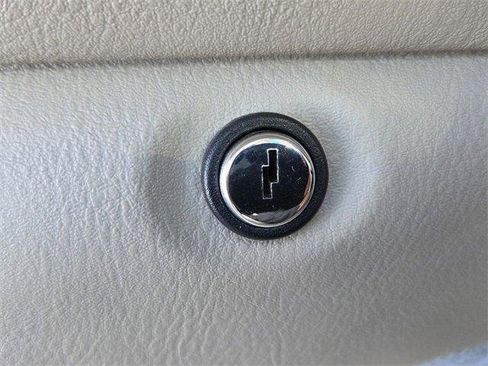 Used 2005 Ford Thunderbird 50th Anniversary image 20