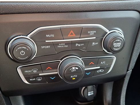 Used 2020 Dodge Charger SXT w/ Driver Convenience Group AWD/4WD image 19