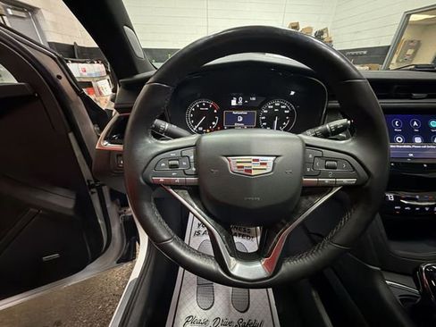 Used 2021 Cadillac XT6 Premium Luxury AWD/4WD image 14