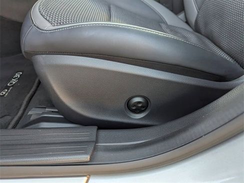 Used 2019 INFINITI QX30 image 12