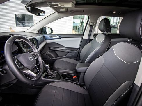Used 2023 Volkswagen Taos SE w/ Panoramic Sunroof Package FWD image 23