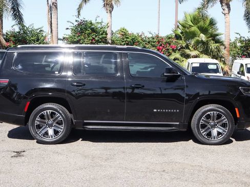 Used 2024 Jeep Wagoneer Series II w/ Flexible Seating Group RWD image 10