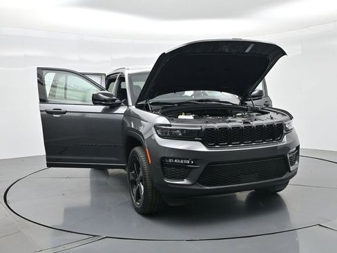 New 2025 Jeep Grand Cherokee Limited image 37