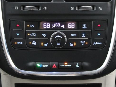 Used 2016 Chrysler Town & Country Touring w/ Driver Convenience Group FWD image 26