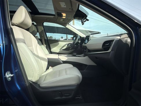 Used 2022 Nissan Rogue SL w/ SL Premium Package image 13