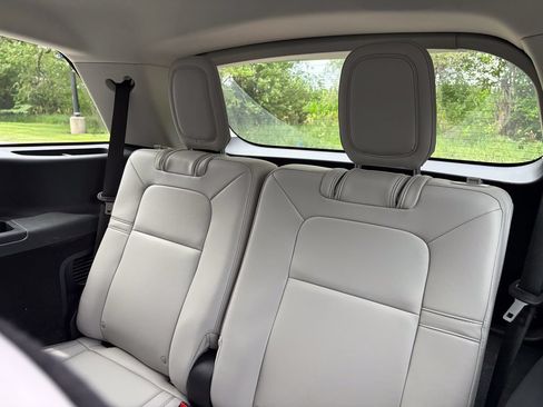 Used 2026 Lincoln Aviator AWD image 16