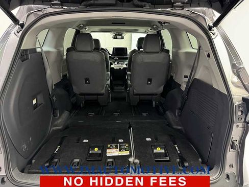 Used 2021 Toyota Sienna XLE AWD/4WD image 19