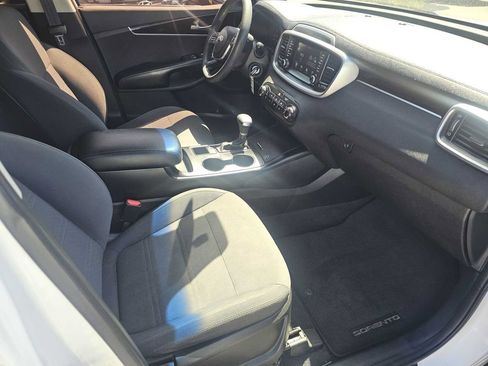 Used 2019 Kia Sorento FWD image 23