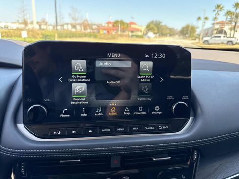 Used 2022 Nissan Rogue Platinum w/ Head-Up Display Package image 24