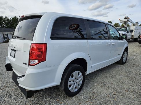 Used 2018 Dodge Grand Caravan SE image 6