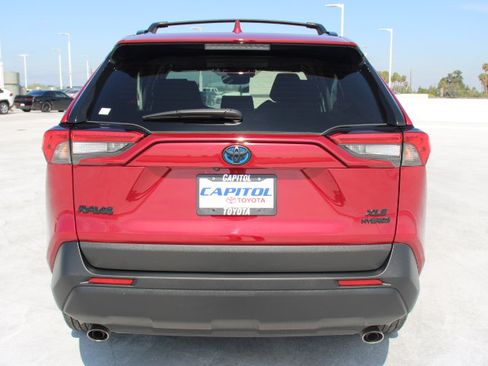 Used 2024 Toyota RAV4 XLE w/ Convenience Package image 4