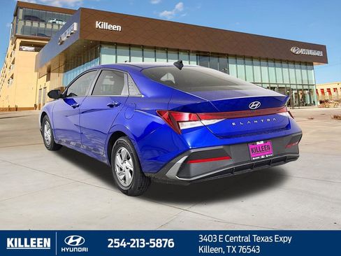 Used 2025 Hyundai Elantra SE FWD image 5
