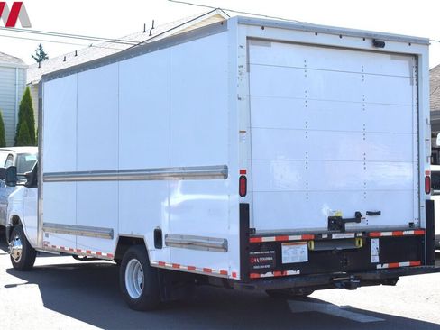 Used 2022 Ford E-350 and Econoline 350 Super Duty image 2