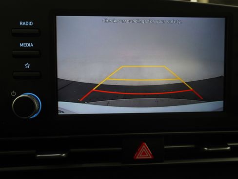 Used 2022 Hyundai Elantra SEL image 27