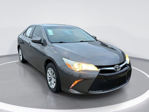 Used 2016 Toyota Camry LE image 1