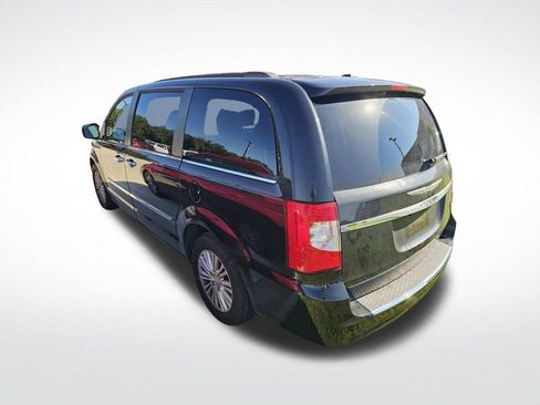 Used 2015 Chrysler Town & Country Touring-L w/ Driver Convenience Group FWD image 14