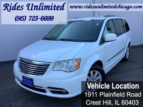 Used 2014 Chrysler Town & Country Touring FWD image 1