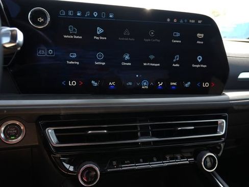 Used 2025 Chevrolet Traverse LT FWD image 10