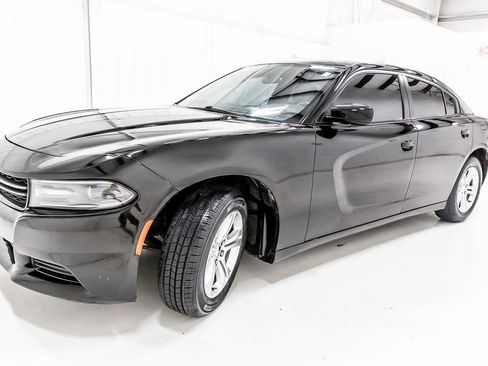 Used 2021 Dodge Charger SXT w/ Leather Interior Group RWD image 2