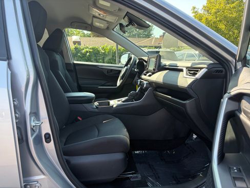 Used 2020 Toyota RAV4 LE w/ All Weather Liner Package AWD/4WD image 28