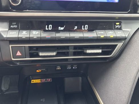 Used 2025 Toyota Camry LE image 27