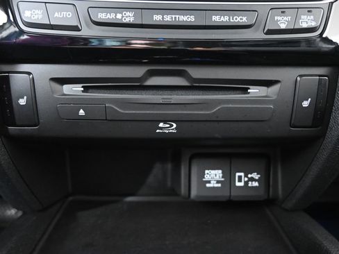 Used 2021 Honda Pilot Touring image 35