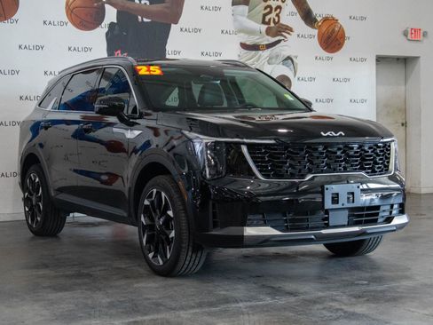 Used 2025 Kia Sorento EX image 19