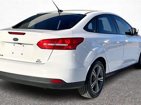 Used 2018 Ford Focus SE w/ SE Appearance Package image 7