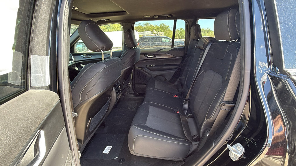 New 2027 Jeep Grand Cherokee Laredo X RWD image 16