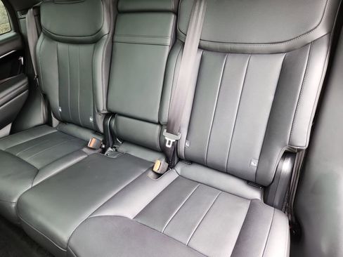 Used 2025 Land Rover Range Rover SE image 26